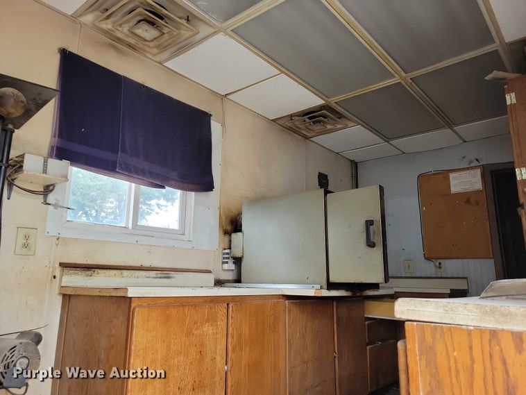 image for item EA2477 1984 Dorsey dry van office trailer