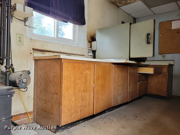 image for item EA2477 1984 Dorsey dry van office trailer