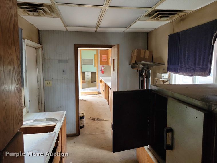 image for item EA2477 1984 Dorsey dry van office trailer