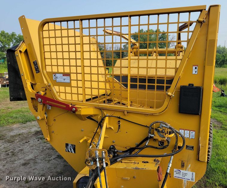 image for item EA2484 2017 Vermeer BPX9000 bale processor