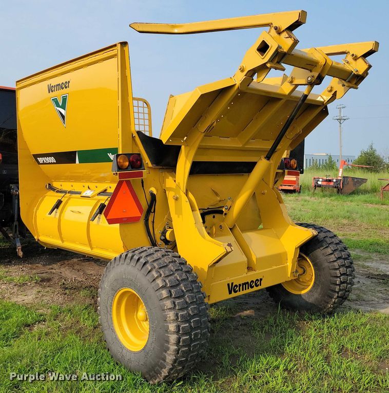 image for item EA2484 2017 Vermeer BPX9000 bale processor