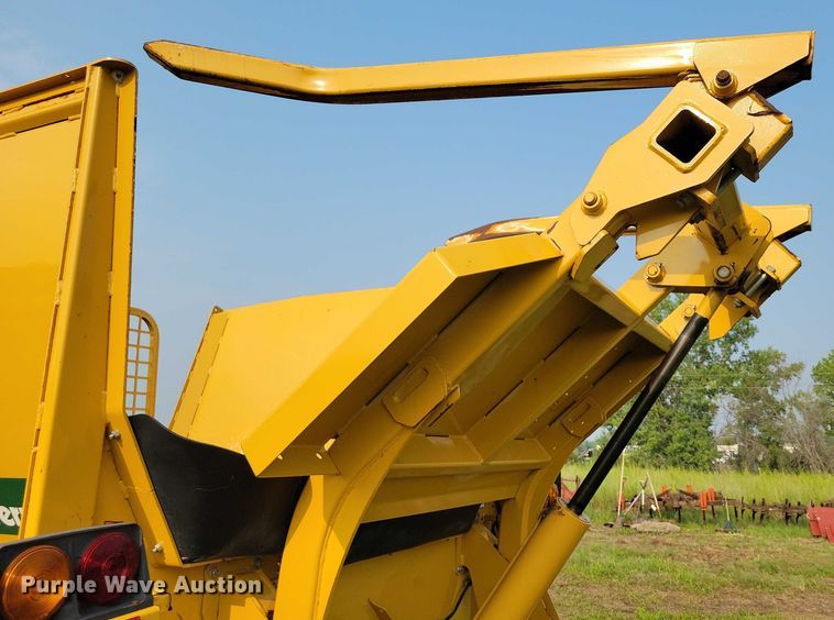 image for item EA2484 2017 Vermeer BPX9000 bale processor