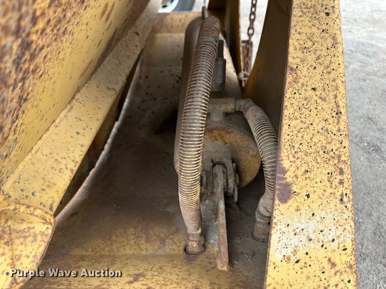 image for item EB2649 1993 Load King 2060-38-3 bottom dump trailer