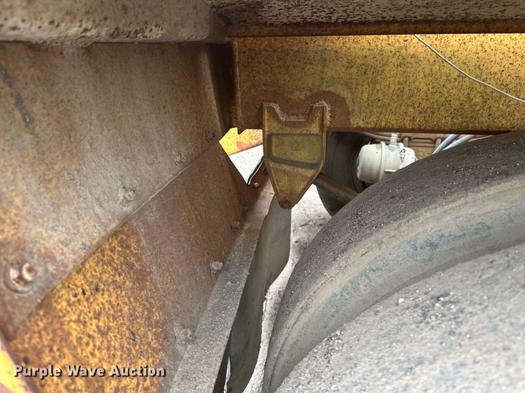 image for item EB2649 1993 Load King 2060-38-3 bottom dump trailer