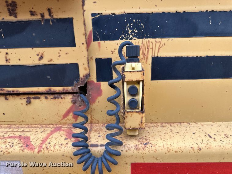 image for item EB2649 1993 Load King 2060-38-3 bottom dump trailer