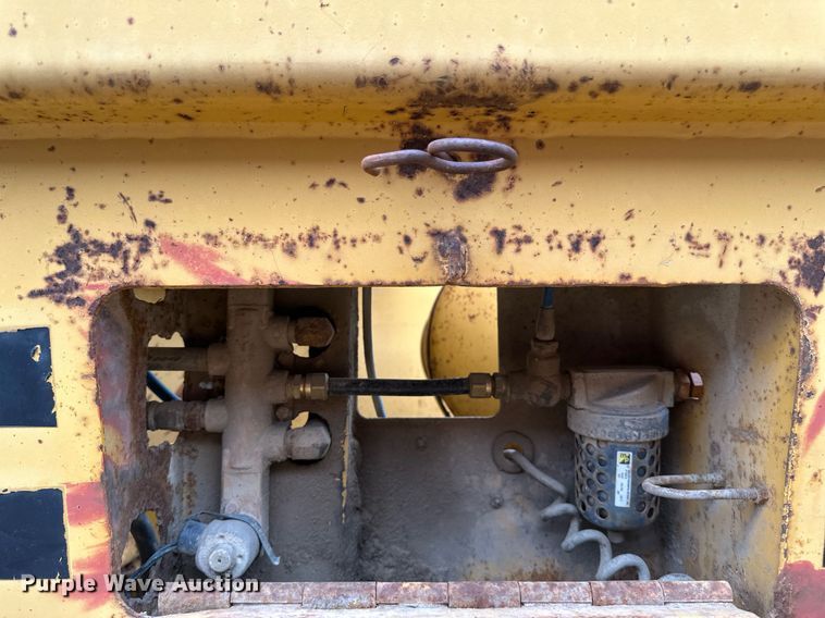 image for item EB2649 1993 Load King 2060-38-3 bottom dump trailer