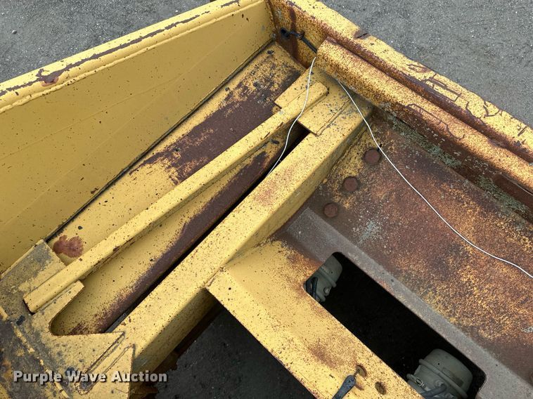 image for item EB2649 1993 Load King 2060-38-3 bottom dump trailer