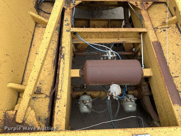 image for item EB2649 1993 Load King 2060-38-3 bottom dump trailer