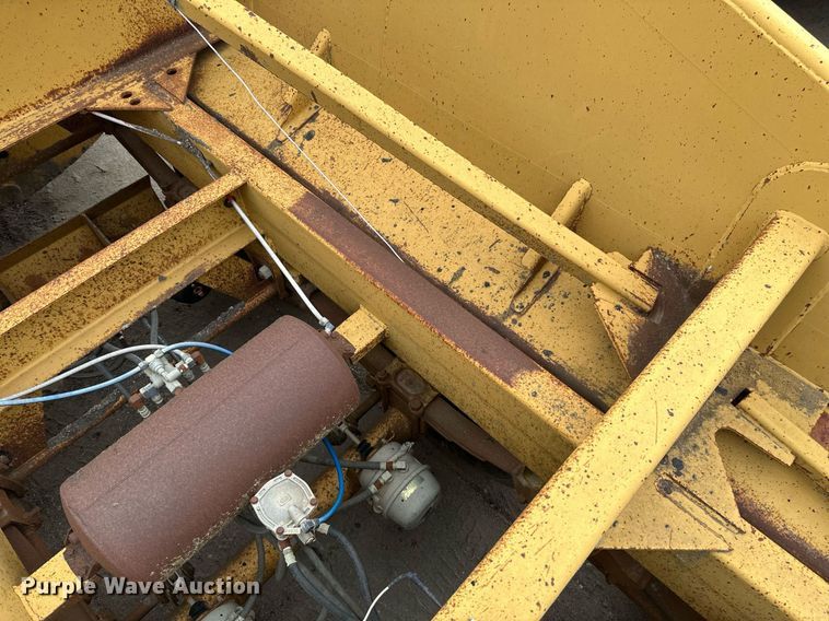 image for item EB2649 1993 Load King 2060-38-3 bottom dump trailer