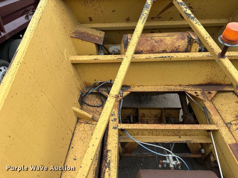 image for item EB2649 1993 Load King 2060-38-3 bottom dump trailer