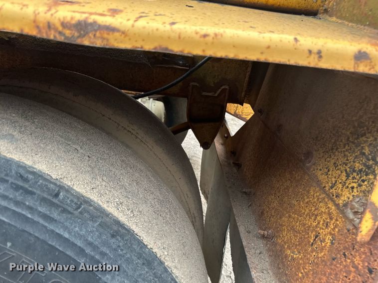 image for item EB2649 1993 Load King 2060-38-3 bottom dump trailer