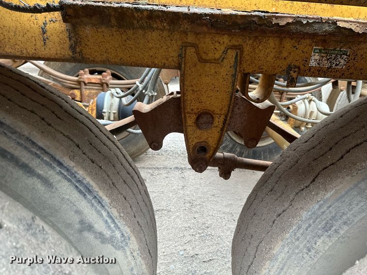 image for item EB2649 1993 Load King 2060-38-3 bottom dump trailer