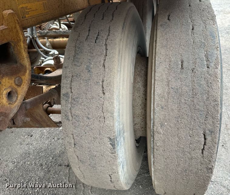 image for item EB2649 1993 Load King 2060-38-3 bottom dump trailer