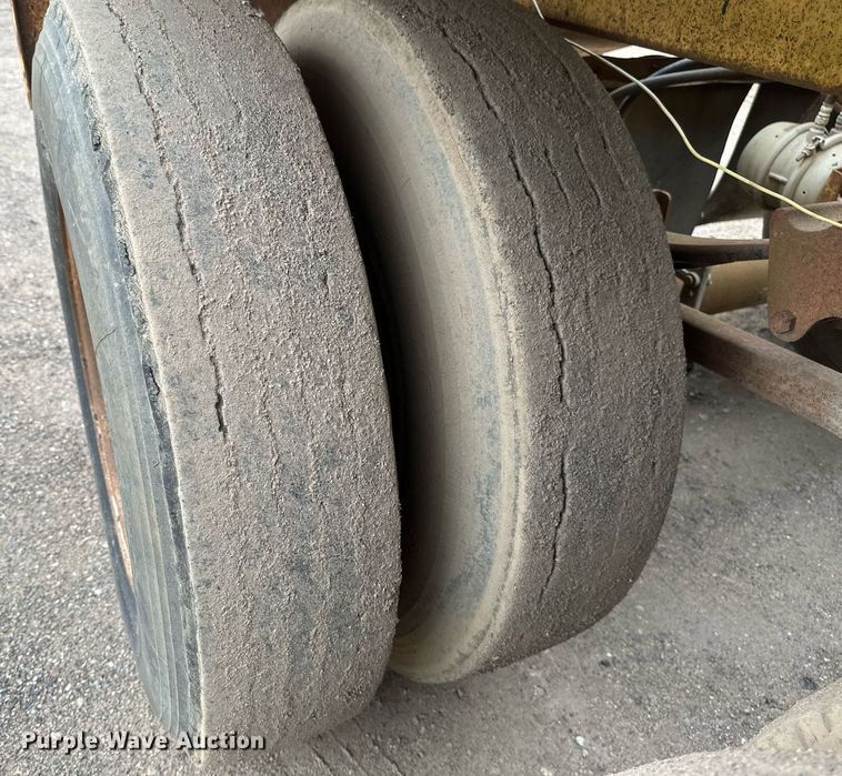 image for item EB2649 1993 Load King 2060-38-3 bottom dump trailer