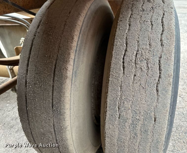 image for item EB2649 1993 Load King 2060-38-3 bottom dump trailer