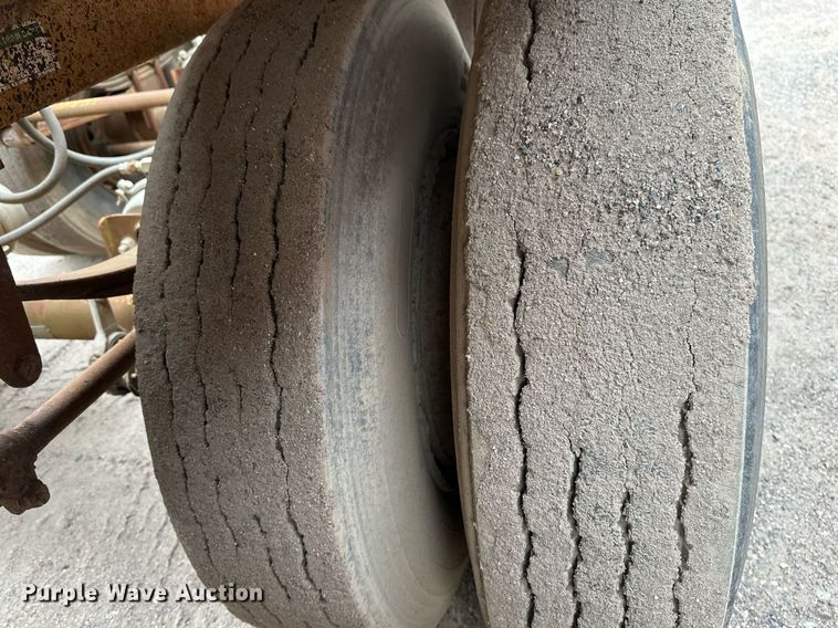 image for item EB2649 1993 Load King 2060-38-3 bottom dump trailer