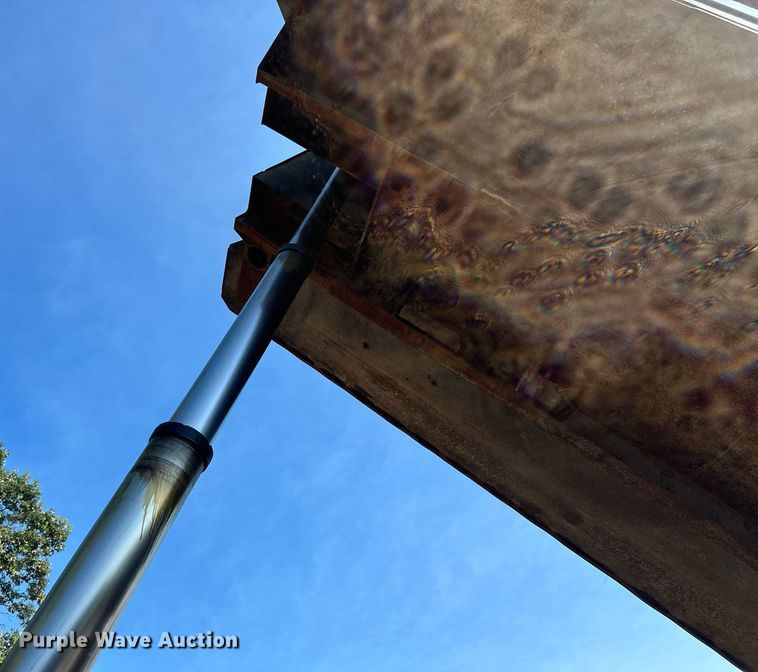 image for item EB2807 1997 Mack CL713 dump truck