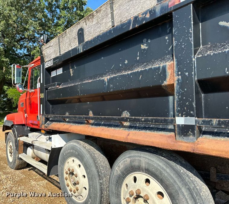 image for item EB2807 1997 Mack CL713 dump truck