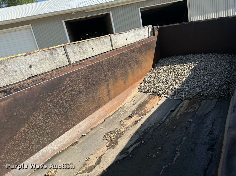 image for item EB2807 1997 Mack CL713 dump truck