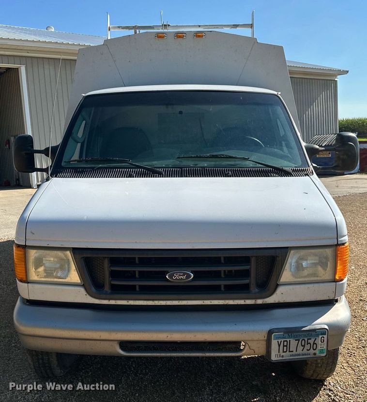 image for item EB2808 2005 Ford E450 utility van