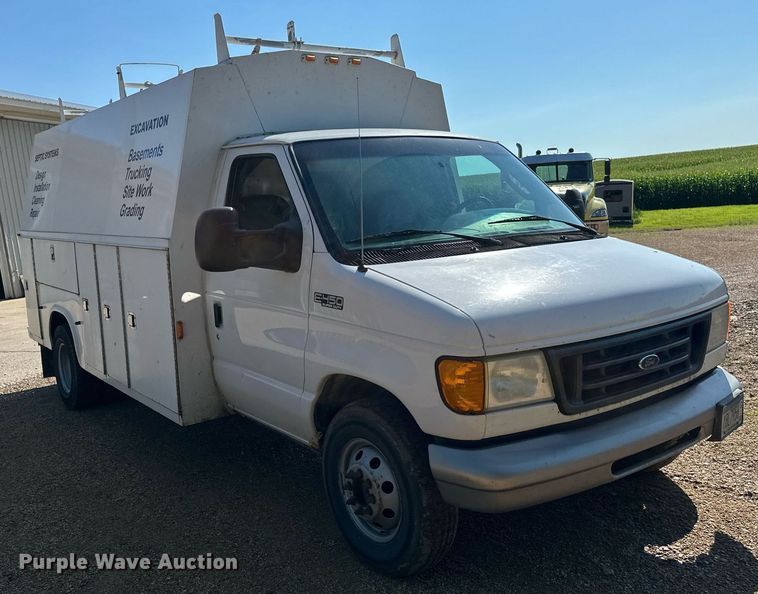 image for item EB2808 2005 Ford E450 utility van