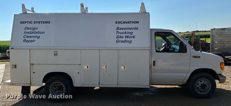 image for item EB2808 2005 Ford E450 utility van