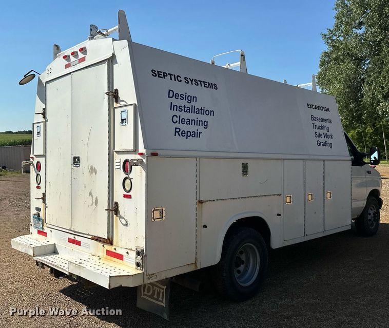 image for item EB2808 2005 Ford E450 utility van