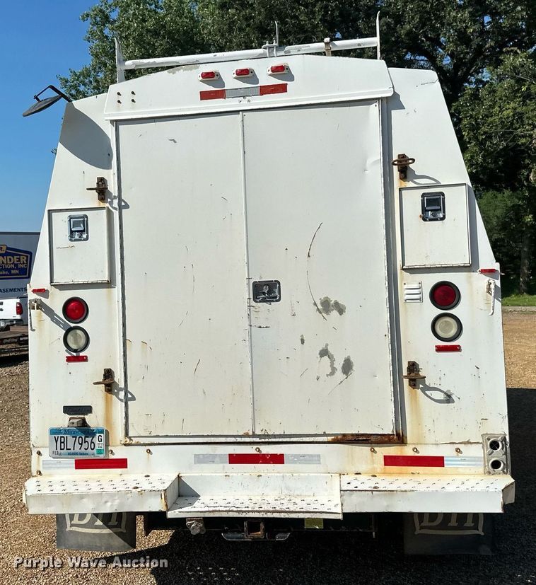 image for item EB2808 2005 Ford E450 utility van