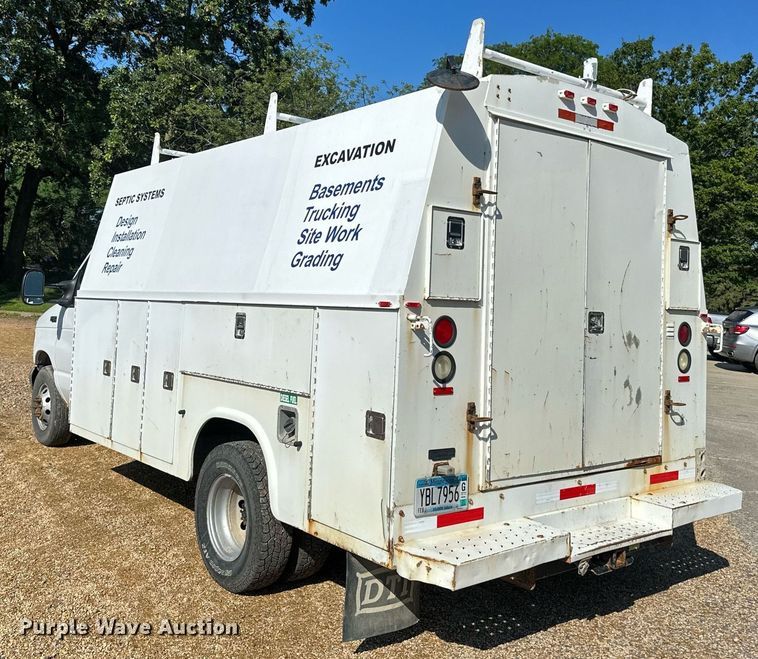 image for item EB2808 2005 Ford E450 utility van