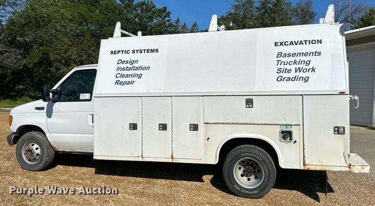 image for item EB2808 2005 Ford E450 utility van