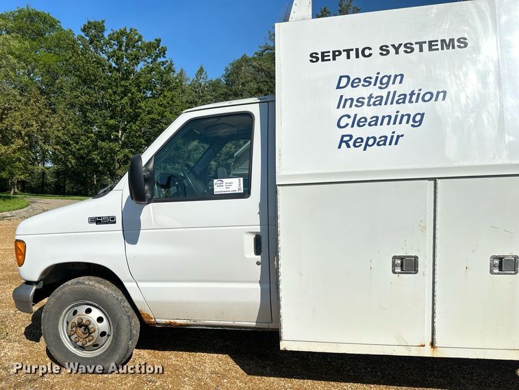 image for item EB2808 2005 Ford E450 utility van