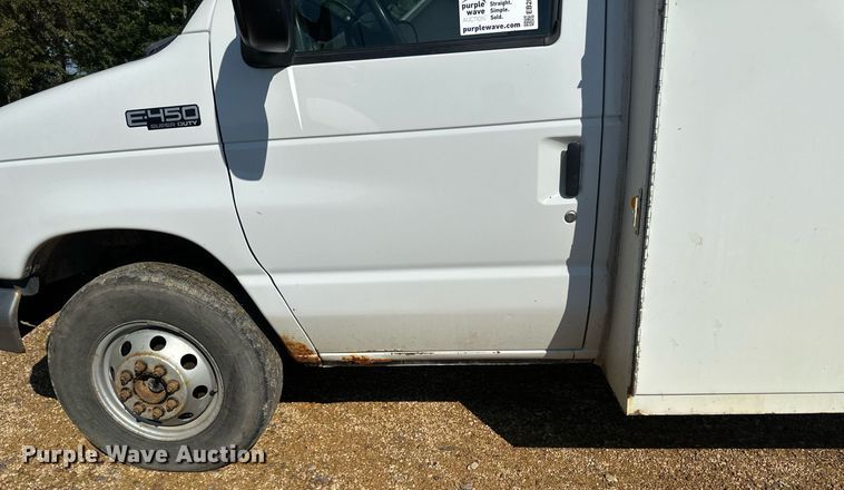 image for item EB2808 2005 Ford E450 utility van
