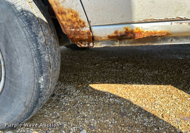 image for item EB2808 2005 Ford E450 utility van