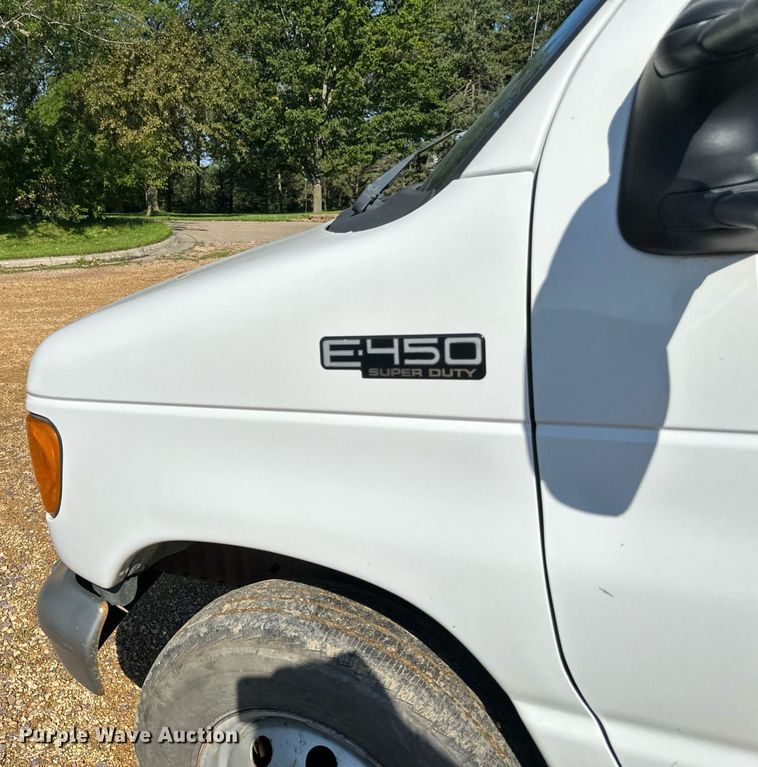 image for item EB2808 2005 Ford E450 utility van