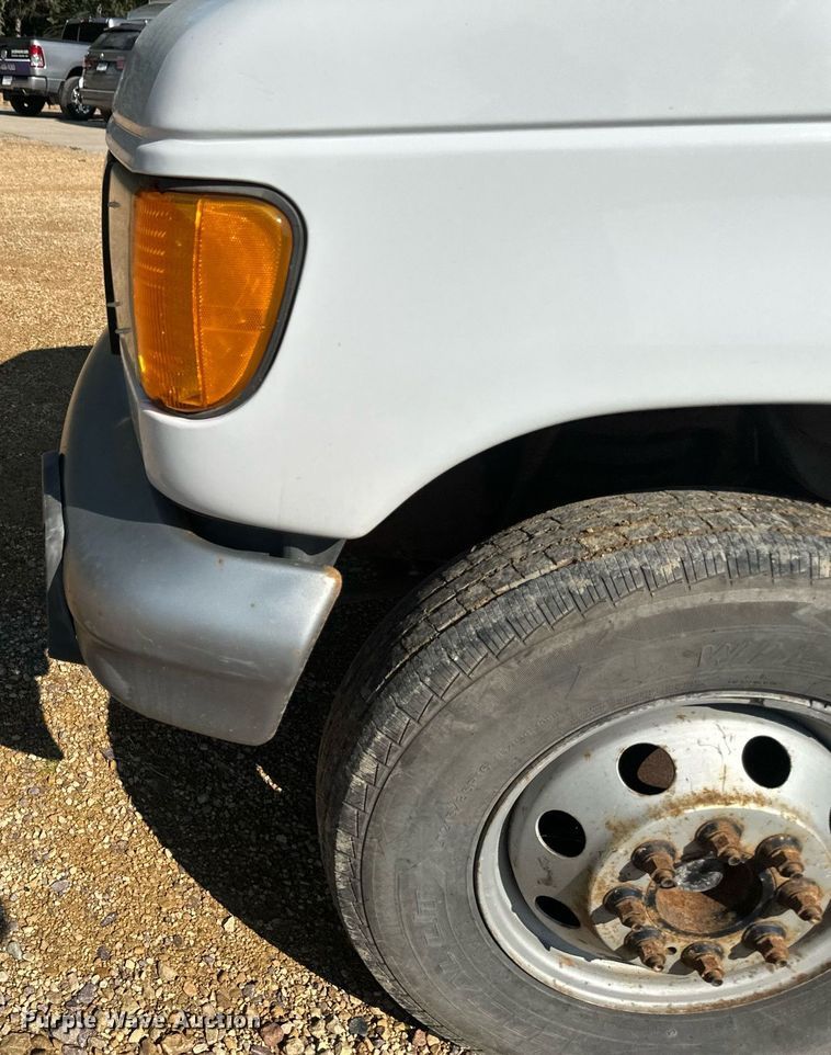 image for item EB2808 2005 Ford E450 utility van
