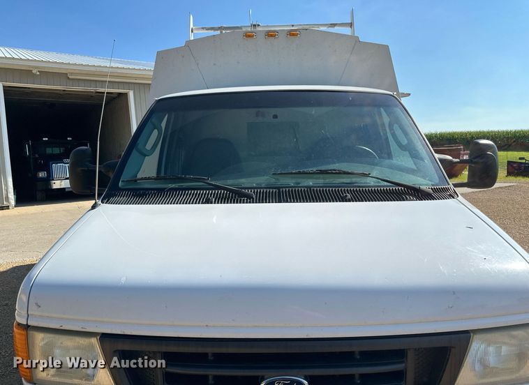 image for item EB2808 2005 Ford E450 utility van
