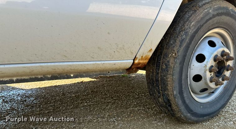 image for item EB2808 2005 Ford E450 utility van