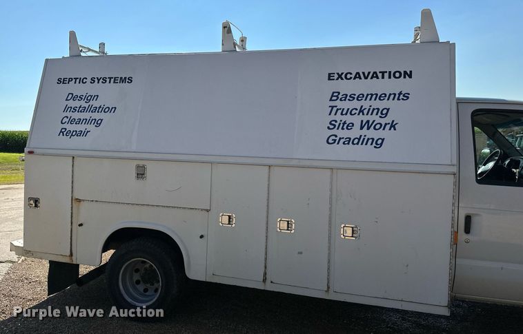 image for item EB2808 2005 Ford E450 utility van