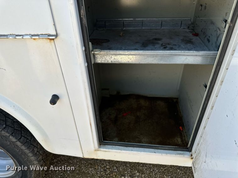 image for item EB2808 2005 Ford E450 utility van