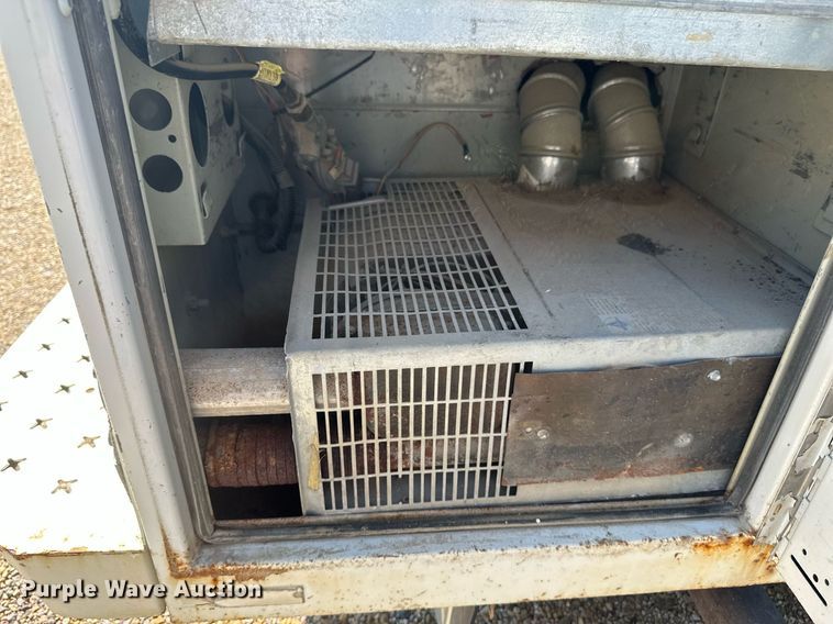 image for item EB2808 2005 Ford E450 utility van