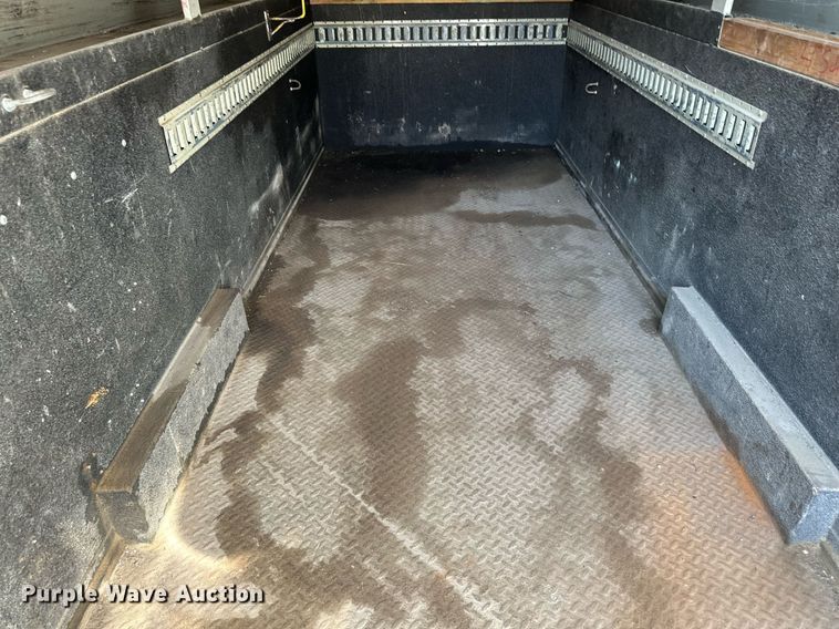 image for item EB2808 2005 Ford E450 utility van