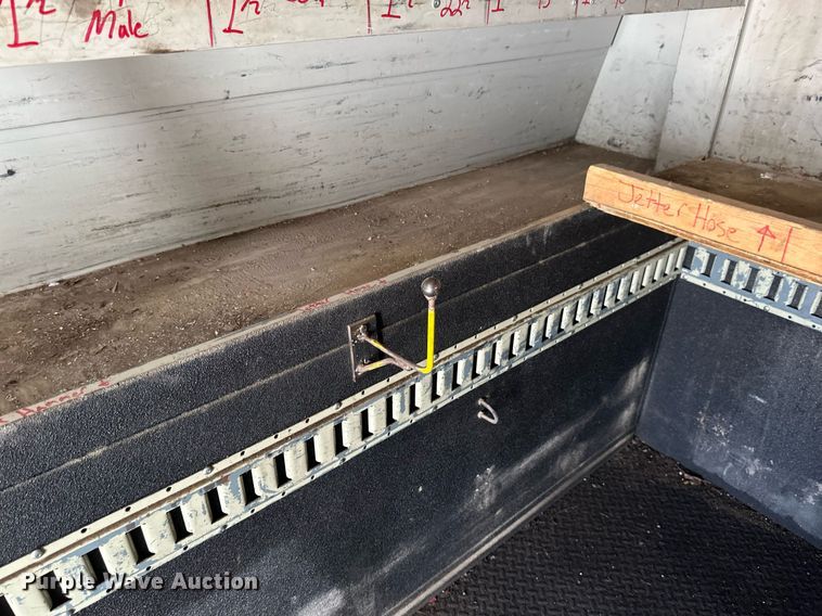 image for item EB2808 2005 Ford E450 utility van