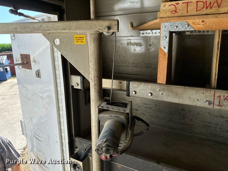 image for item EB2808 2005 Ford E450 utility van