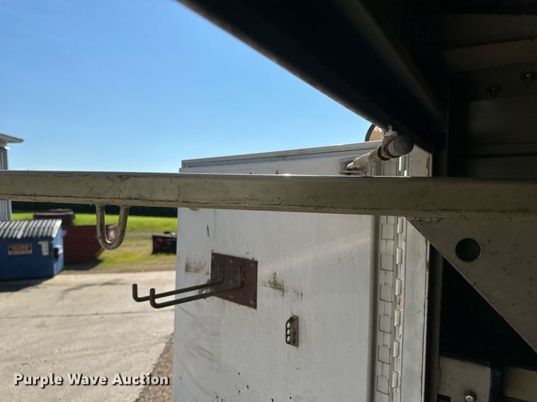 image for item EB2808 2005 Ford E450 utility van