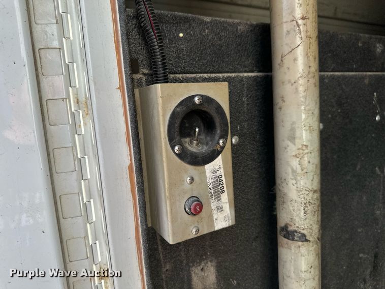 image for item EB2808 2005 Ford E450 utility van