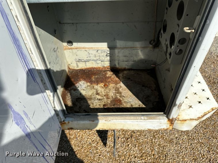 image for item EB2808 2005 Ford E450 utility van