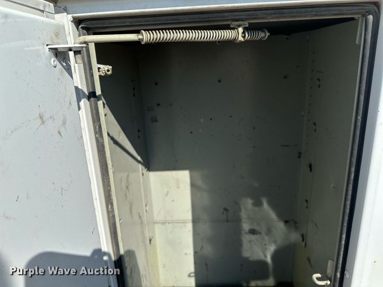 image for item EB2808 2005 Ford E450 utility van