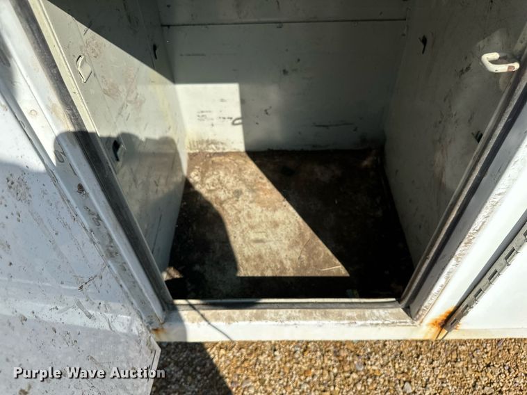 image for item EB2808 2005 Ford E450 utility van