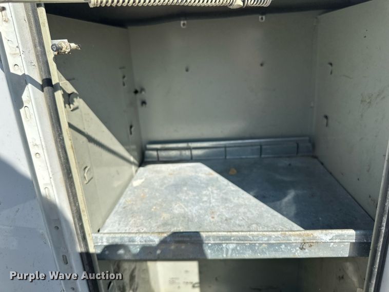 image for item EB2808 2005 Ford E450 utility van