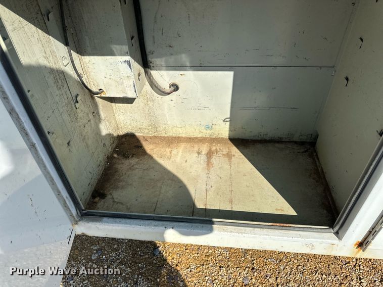 image for item EB2808 2005 Ford E450 utility van